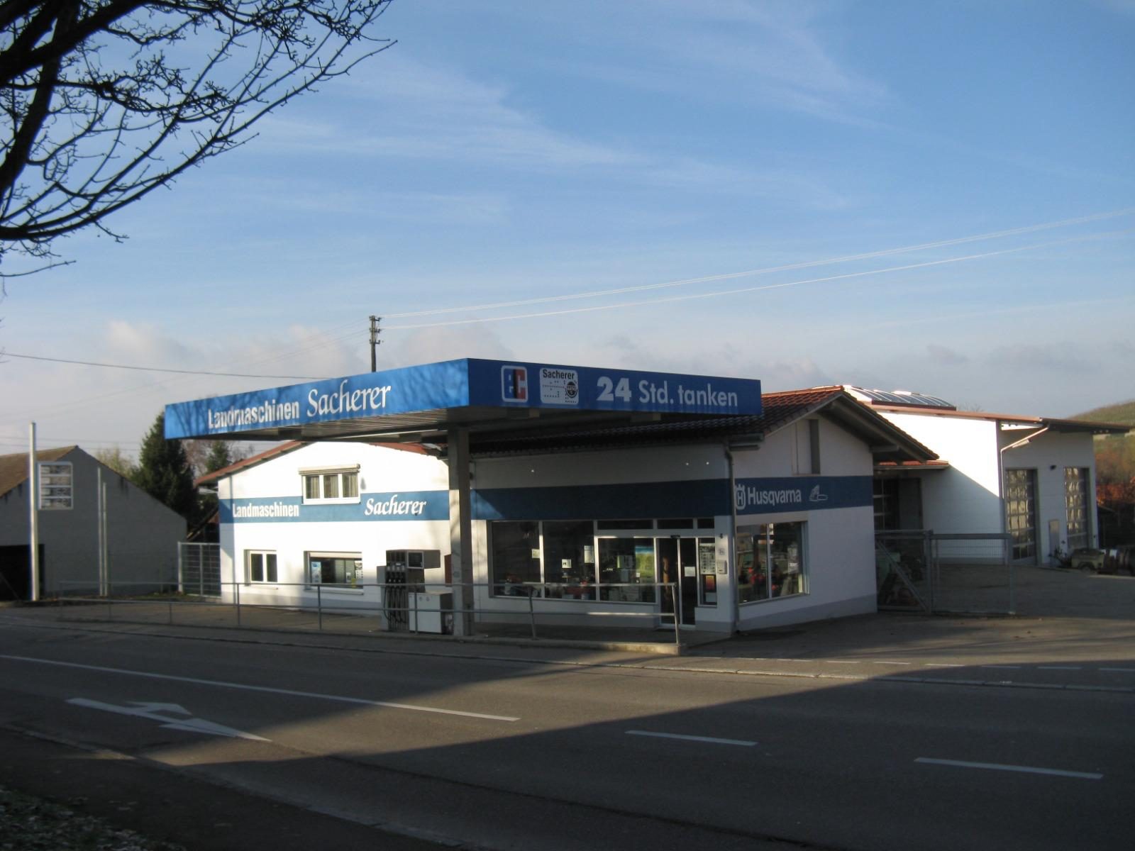 Frühere Tankstelle mit Überdachung Landmaschinen Sacherer