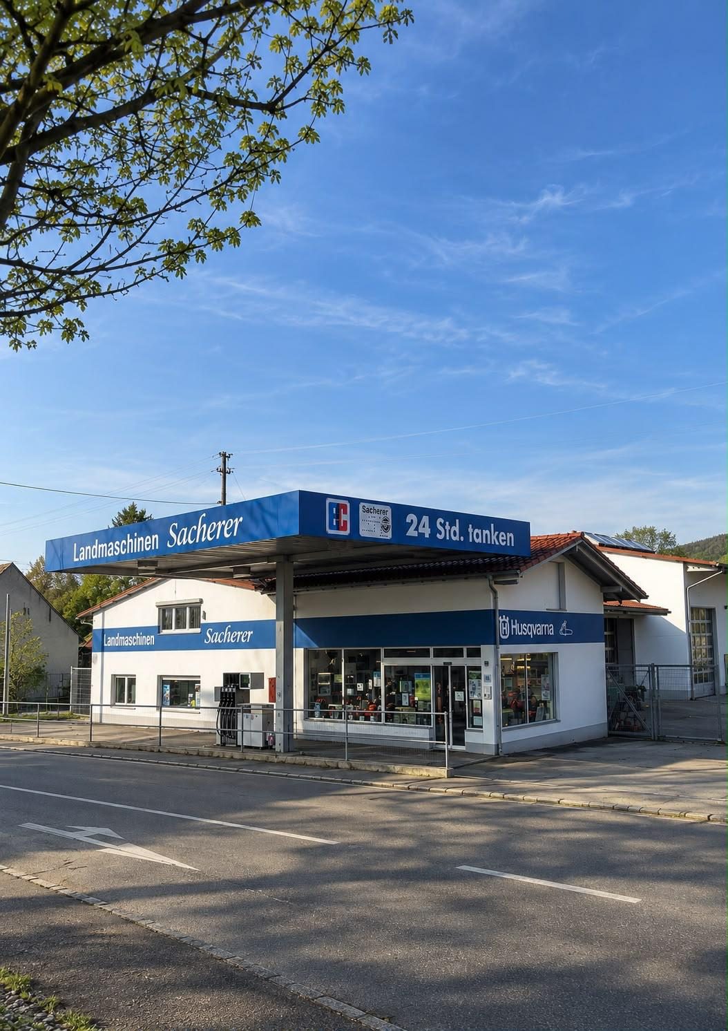 Tankstelle und Werkstatt von Sacherer Fahrzeugtechnik in Oberrotweil